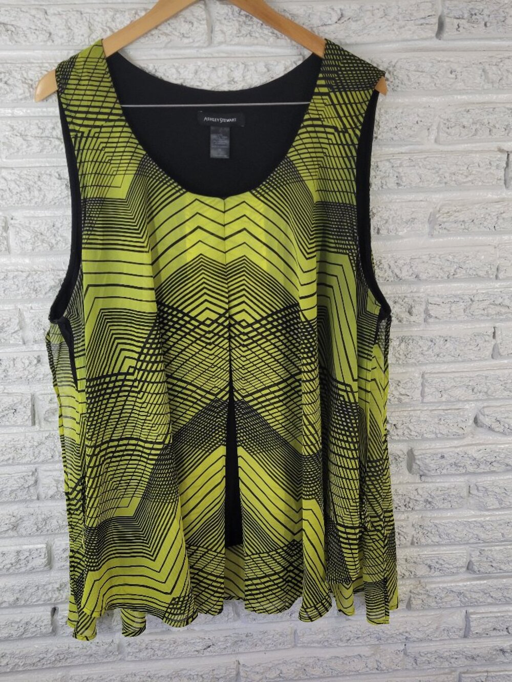 Ashley Stewart 26 Plus Size Top Yellow Black Geometric Sleeveless GEO62E
